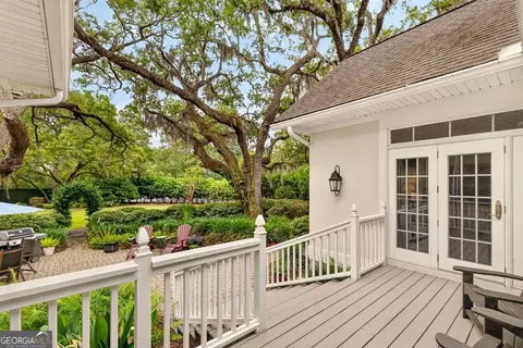 Exterior - 31 Tanglewood Rd, St. Simons, GA 31522 photo 7 of 25