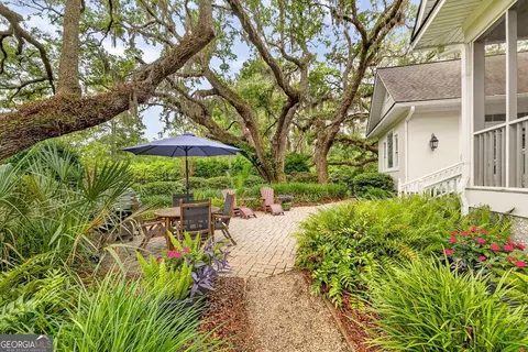 Exterior - 31 Tanglewood Rd, St. Simons, GA 31522 photo 10 of 25