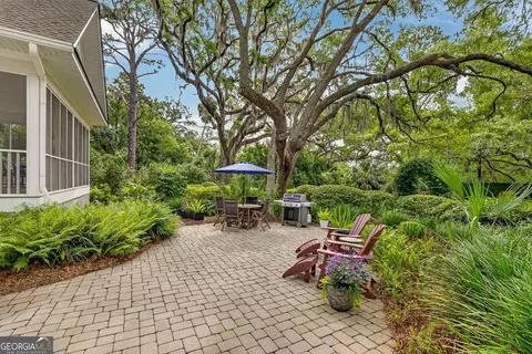 Exterior - 31 Tanglewood Rd, St. Simons, GA 31522 photo 8 of 25