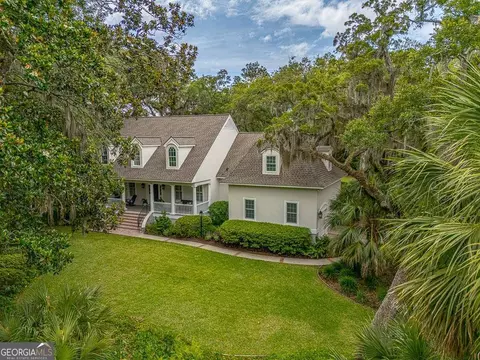 Exterior - 31 Tanglewood Rd, St. Simons, GA 31522 photo 24 of 25