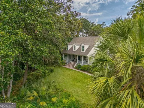 Exterior - 31 Tanglewood Rd, St. Simons, GA 31522 photo 23 of 25