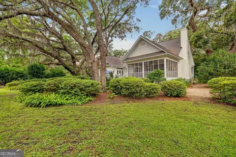 Exterior - 31 Tanglewood Rd, St. Simons, GA 31522 photo 16 of 25