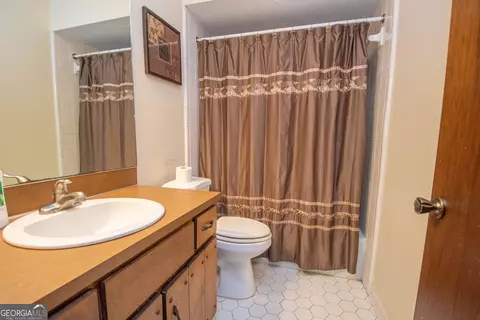 Bath - 95 Beaver Run, Lagrange, GA 30241 photo 3 of 3