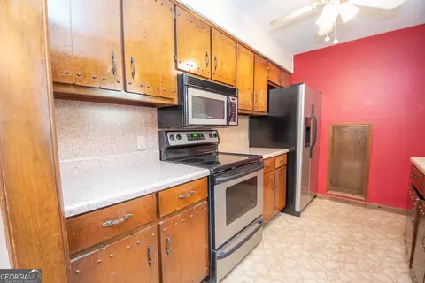 Kitchen - 95 Beaver Run, Lagrange, GA 30241 photo 2 of 3