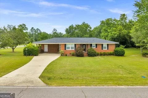 240 E Peter St, Cochran, GA 31014