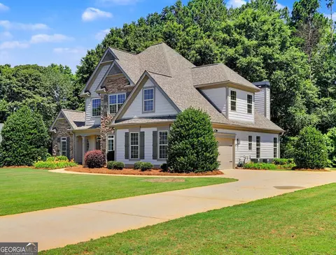 4 White Oak Ln, Sharpsburg, GA 30277