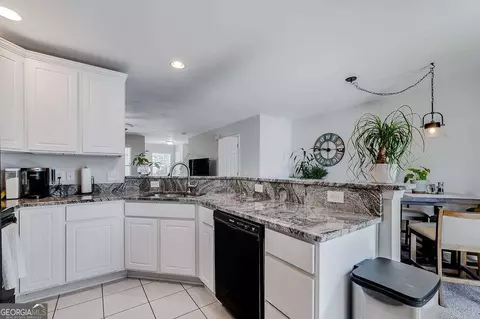 Kitchen - 321 Hitching Post Ln, Pooler, GA 31322 photo 3 of 5