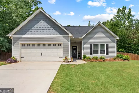 273 Park Pine Cir, Grantville, GA 30220
