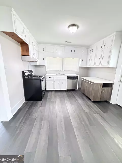 Kitchen - 213 N Lee St, Lagrange, GA 30240 photo 3 of 4