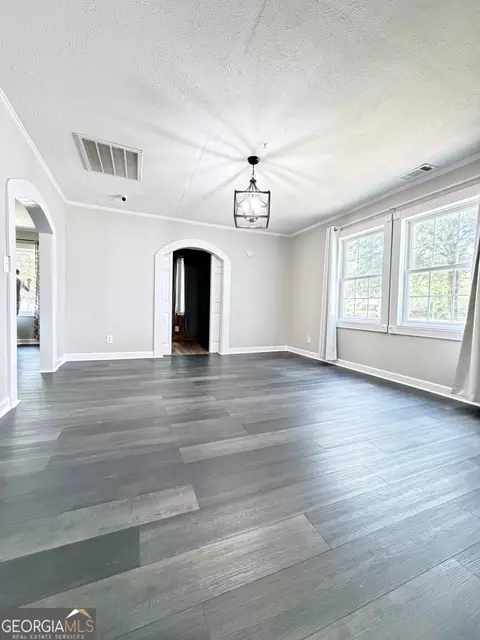 Living - 213 N Lee St, Lagrange, GA 30240 photo 4 of 6