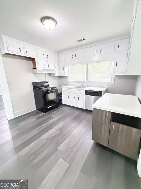 Kitchen - 213 N Lee St, Lagrange, GA 30240 photo 2 of 4