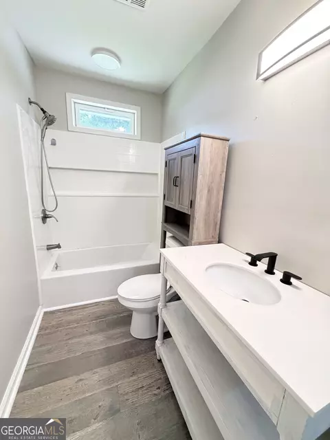 Bath - 213 N Lee St, Lagrange, GA 30240 photo 4 of 4