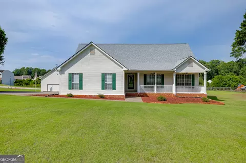 352 Olde Wick Trl, Hoschton, GA 30548