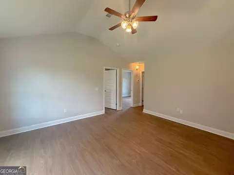 Living - 3923 Mosley Rd, Claxton, GA 30417 photo 4 of 4