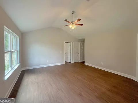 Living - 3923 Mosley Rd, Claxton, GA 30417 photo 3 of 4