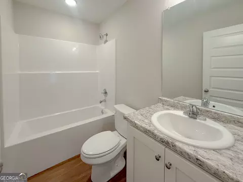 Bath - 3923 Mosley Rd, Claxton, GA 30417 photo 4 of 4