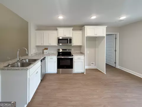 Kitchen - 3923 Mosley Rd, Claxton, GA 30417 photo 3 of 3