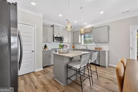 Kitchen - 201 Roy Dr, Calhoun, GA 30701 photo 5 of 5