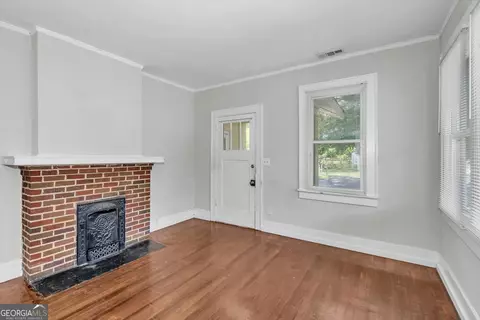 Living - 1926 Howard Ave, Augusta, GA 30904 photo 2 of 4