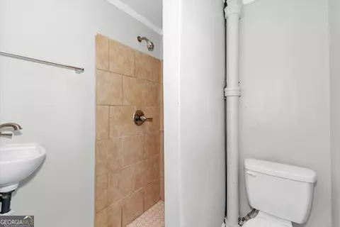 Bath - 1926 Howard Ave, Augusta, GA 30904 photo 3 of 3