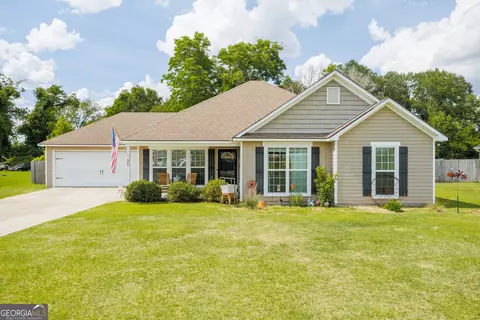 90 N Moody Dr, Ray City, GA 31645