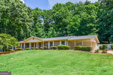1512 Robinhood Trl, Gainesville, GA 30501