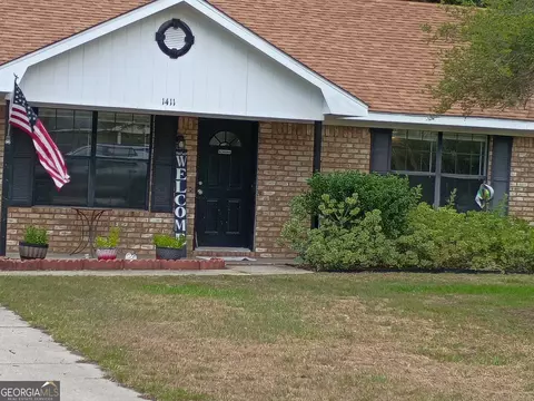1411 Desert Storm Dr, Hinesville, GA 31313