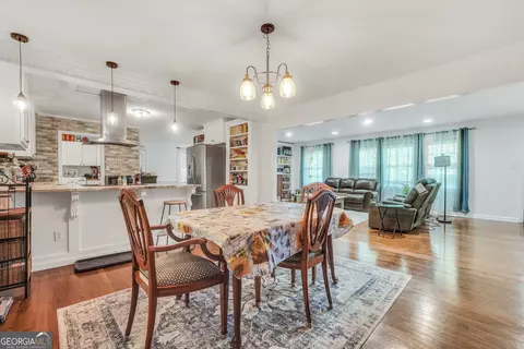 Dining - 105 Pine St, Barnesville, GA 30204 photo 1 of 3