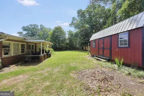 Exterior - 105 Pine St, Barnesville, GA 30204 photo 4 of 8
