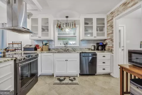 Kitchen - 105 Pine St, Barnesville, GA 30204 photo 4 of 4