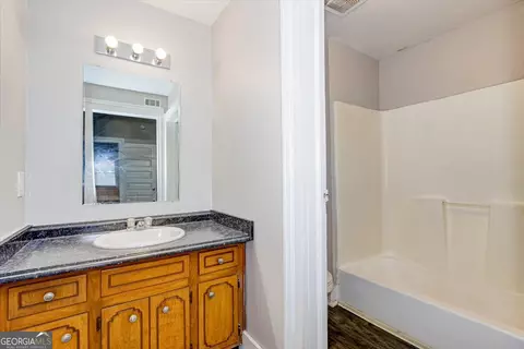 Bath - 107 Ellis St, Augusta, GA 30901 photo 2 of 2