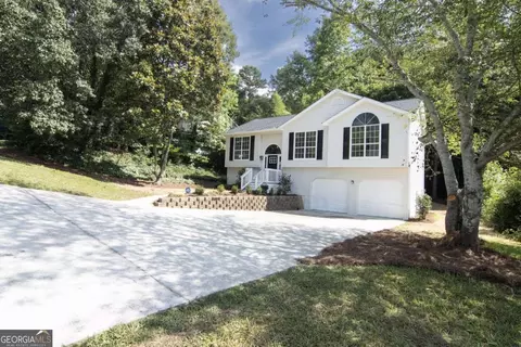 3826 Stoney Creek Dr, Flowery Branch, GA 30542
