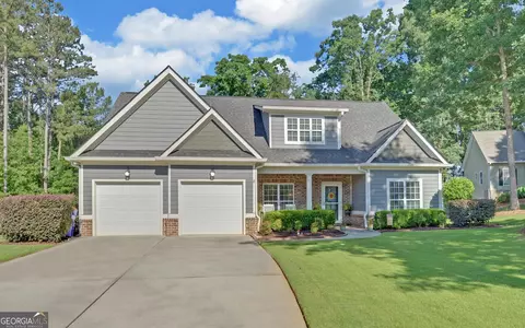 6619 Station Dr, Clermont, GA 30527