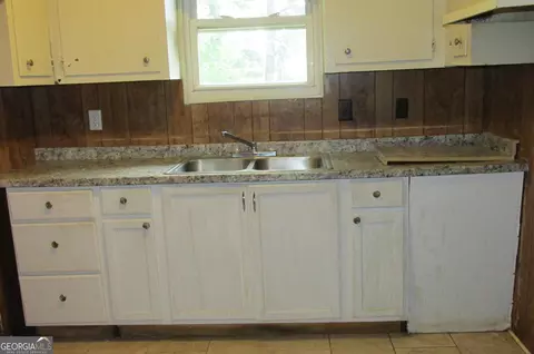 Kitchen - 146 E Wright St, Winder, GA 30680 photo 2 of 3