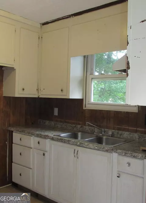Kitchen - 146 E Wright St, Winder, GA 30680 photo 3 of 3