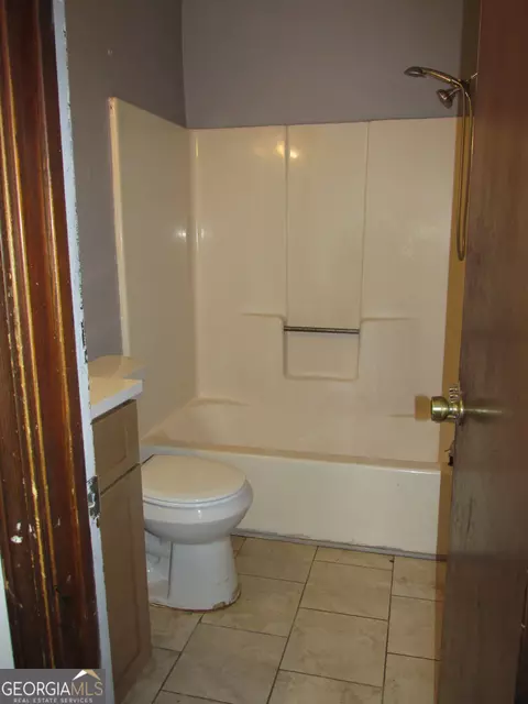 Bath - 146 E Wright St, Winder, GA 30680 photo 1 of 1