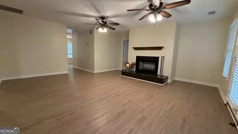 Living - 2477 Upper Big Springs Rd, Lagrange, GA 30241 photo 3 of 6