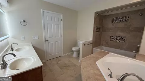 Bath - 2477 Upper Big Springs Rd, Lagrange, GA 30241 photo 2 of 5