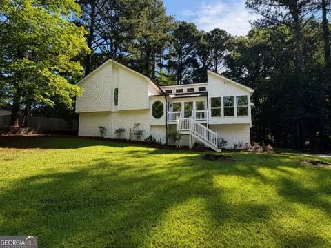 585 Rivercrest Dr, Woodstock, GA 30188