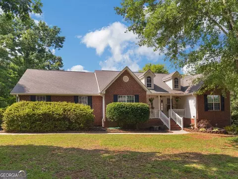 300 Farm View Ct, Locust Grove, GA 30248