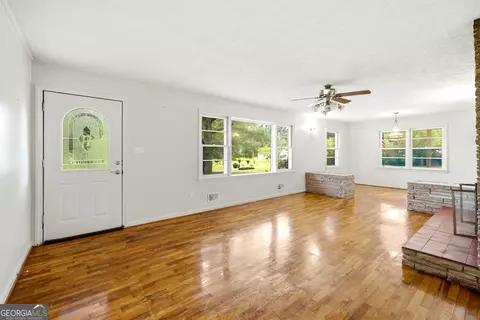 Living - 151 Tiny Rdg, Cornelia, GA 30531 photo 3 of 4