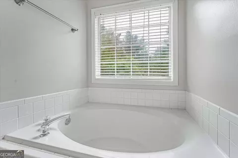 Bath - 1312 Vine Cir, Mcdonough, GA 30253 photo 3 of 5