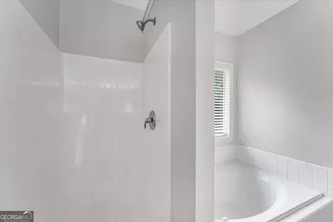 Bath - 1312 Vine Cir, Mcdonough, GA 30253 photo 2 of 5