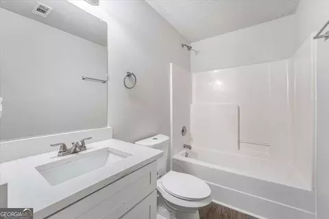 Bath - 1312 Vine Cir, Mcdonough, GA 30253 photo 4 of 5