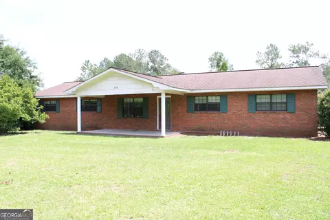 338 Lakeview Dr, Baxley, GA 31513