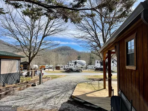 608 River Vista Dr, Dillard, GA 30537