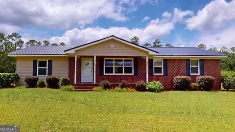 111 Patti Ln, Swainsboro, GA 30401