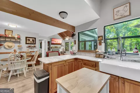 Kitchen - 65 Vienna Ring, Helen, GA 30545 photo 3 of 3