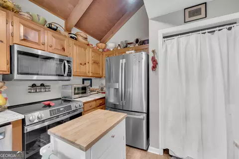 Kitchen - 65 Vienna Ring, Helen, GA 30545 photo 2 of 3