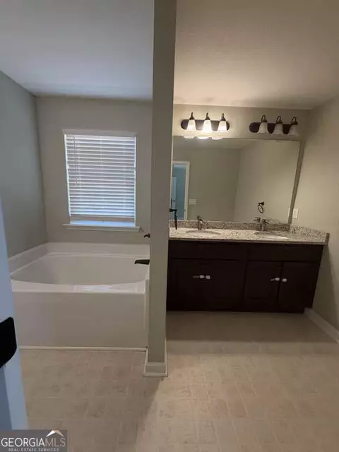Entry Way - 402 Renee Rd, Pendergrass, GA 30567 photo 4 of 4